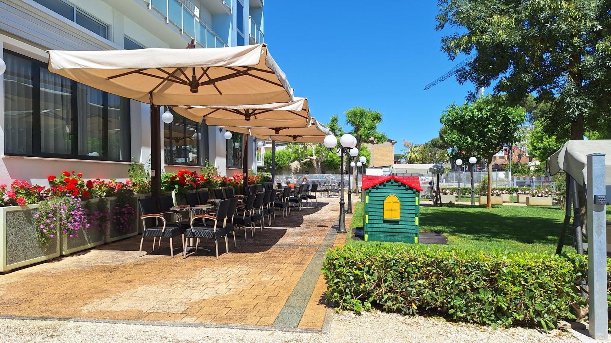 Hotel Massimo Cervia Buitenkant foto