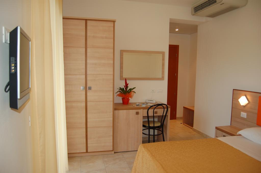 Hotel Massimo Cervia Buitenkant foto