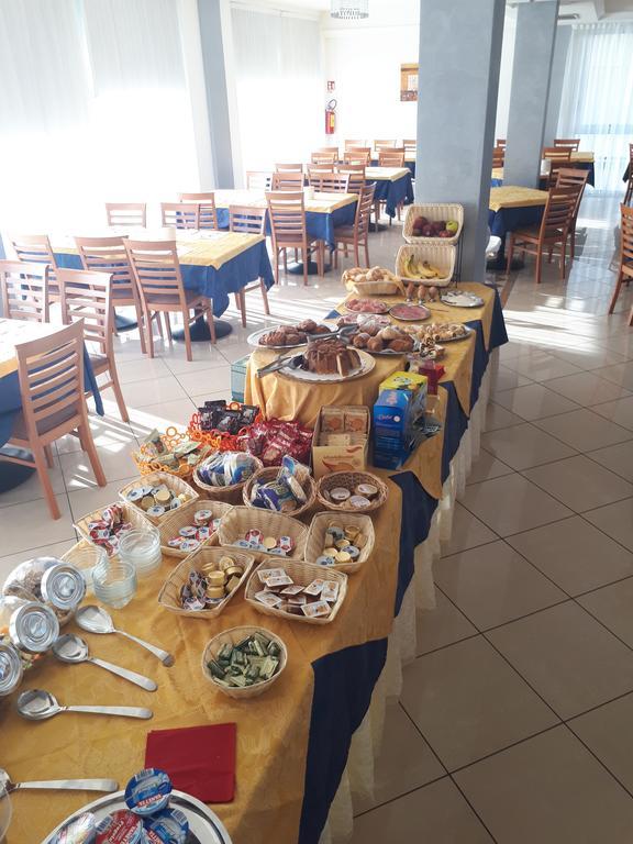 Hotel Massimo Cervia Buitenkant foto
